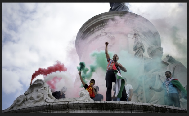 french protest smoke colours